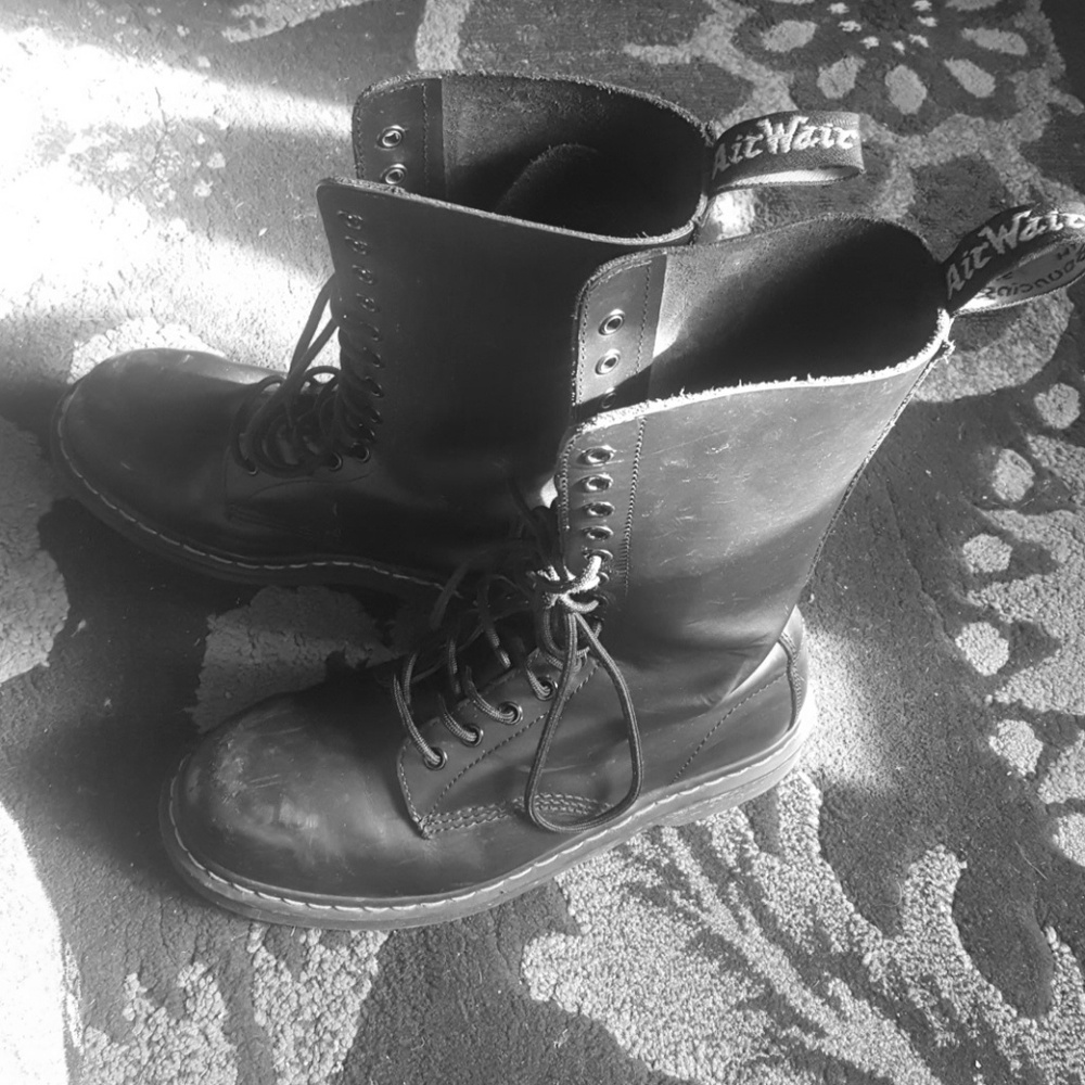 Unisex 14 eye Dr. Martens, Black